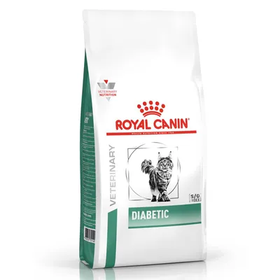 Sac de croquettes pour chat Royal Canin Veterinary Diabetic, texte visible : VETERINARY NUTRITION, DIABETIC, S/O INDEX, image d’un chat sur l’emballage.