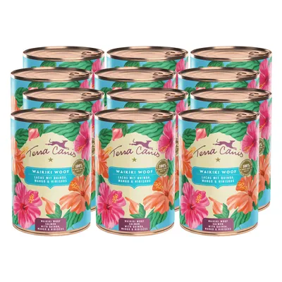 Lot de 12 boîtes Terra Canis Waikiki Woof, texte visible : Lachs mit Quinoa, Mango & Hibiskus, 100 % food quality, illustrations de fleurs colorées sur l’emballage.