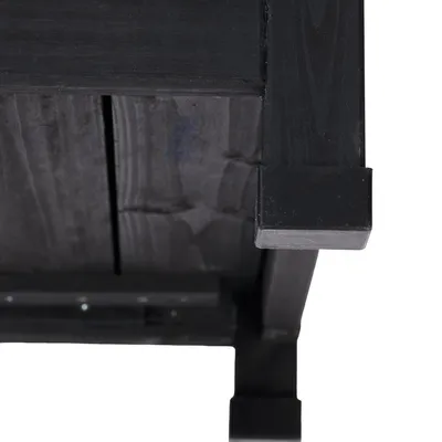 Nahaufnahme eines schwarzen Holzgestells mit stabilen Eckfüssen, geeignet für Möbel oder Zubehör.