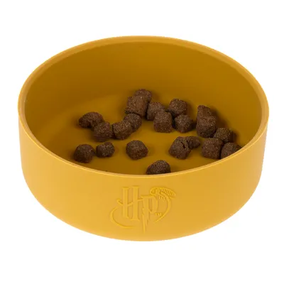 Ciotola gialla per alimenti con crocchette marroni, decorata con logo Harry Potter.