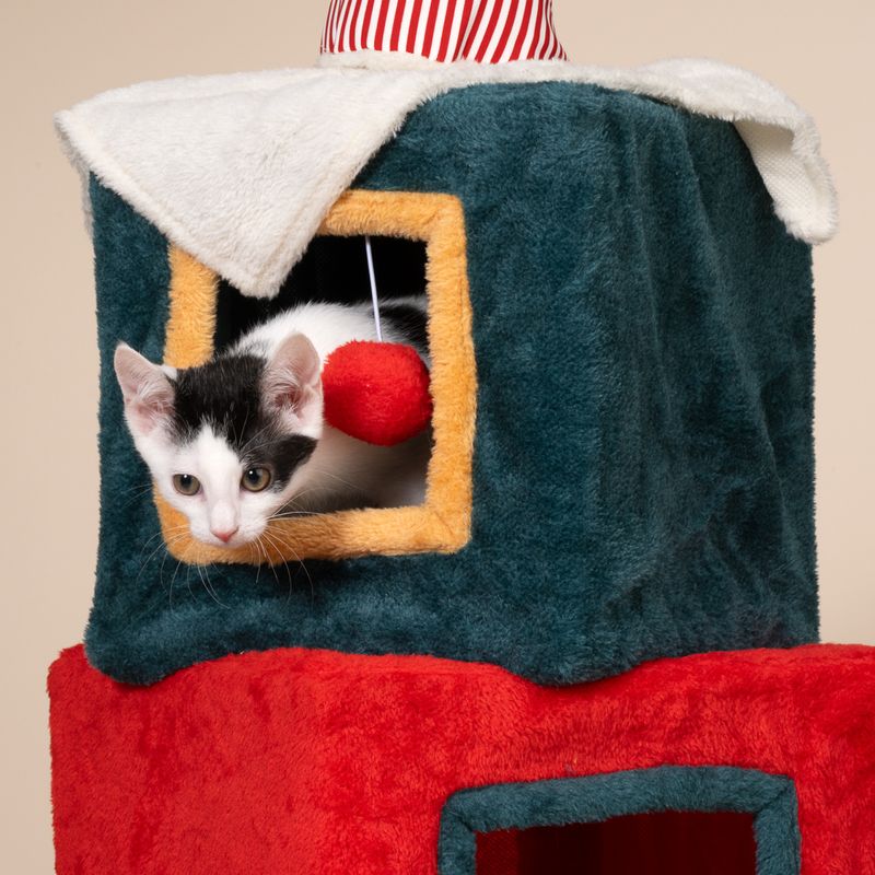 TIAKI Weihnachtlicher Geschenketurm für Katzen