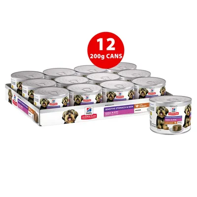 Hill's Science Plan Sensitive Stomach & Skin Small & Mini pulykás kutyakonzerv, 12×200 g-os csomag, lila-fehér címkével, kutya fotójával a dobozon