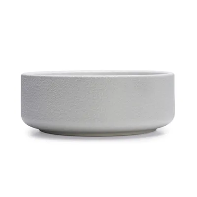 Weisse, runde Futterschale aus Keramik mit glatter Oberfläche und minimalistischem Design.