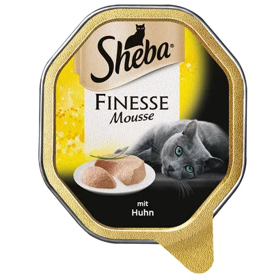 Sheba Finesse Mousse mit Huhn kattenvoer, afbeelding van mousse op een bord en een grijze kat op de verpakking. Zichtbare tekst in het Duits.
