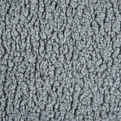 Nærbillede af grå, blød tekstiloverflade med tydelig struktur, sandsynligvis fleece eller plys. Materialet vises uden synlige mærker eller tekst. Nærbillede af grå, blød tekstiloverflade med tydelig struktur, sandsynligvis fleece eller plys. Materialet vises uden synlige mærker eller tekst.