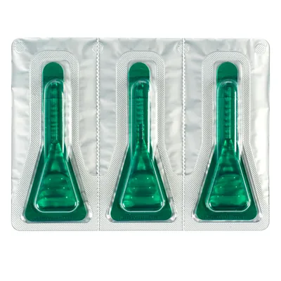 Plaquette de 3 pipettes vertes en plastique, emballées individuellement dans un blister transparent et argenté. Aucun texte visible sur l’emballage.
