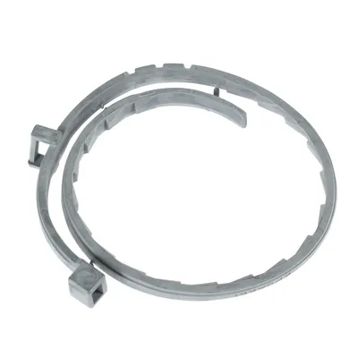 Deux colliers en plastique gris, de forme circulaire avec des crans et fermoirs visibles.