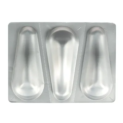 Plaquette de 3 suppositoires en aluminium, sans texte ni marque visible.