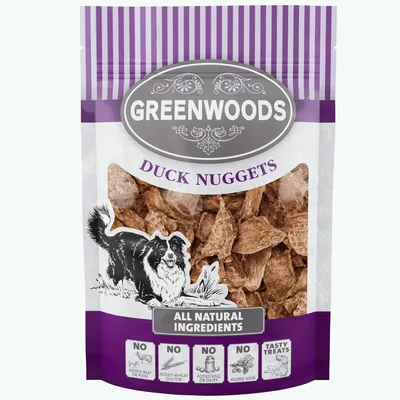 Greenwoods Duck Nuggets, synliga bitar i påse. Text: All natural ingredients. Ingen nöt- eller fläskkött, inget vete, ägg, mjölk eller soja tillsatt. Tasty treats.