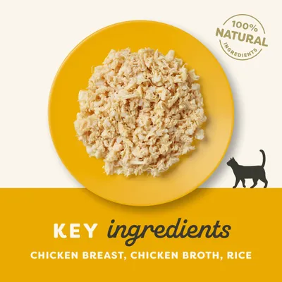 100% NATURAL INGREDIENTS. KEY ingredients: CHICKEN BREAST, CHICKEN BROTH, RICE. Tekst w języku angielskim. Widoczny talerz z jedzeniem dla kota.