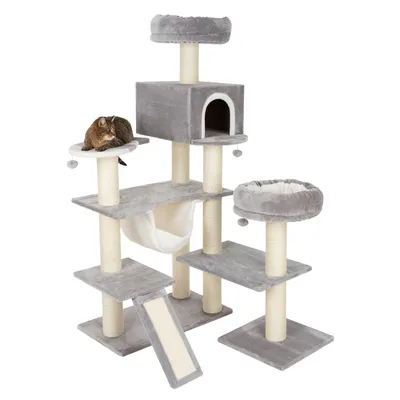 Grauer Kratzbaum mit mehreren Ebenen, Höhle, Hängematte, Liegeflächen und Sisal-Kratzflächen. Katze liegt auf einer Plattform.
