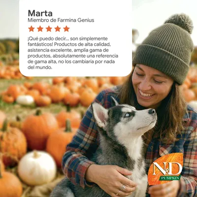 Reseña de cliente de Marta, miembro de Farmina Genius: Productos de alta calidad, servicio excelente, gran variedad de productos. Cinco estrellas. Logo de N&D Pumpkin visible.