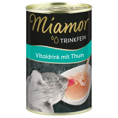 Miamor Trinkfein Vitaldrink mit Thun, afbeelding van een kat die uit een kom drinkt. Tekst op het blik in het Duits: 'Vitaldrink mit Thun'.