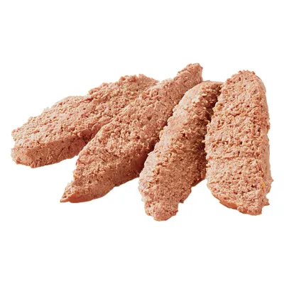 Четири парчета пастет с кафяв цвят, нарязани и подредени едно до друго върху бял фон. Видима текстура на месна храна.