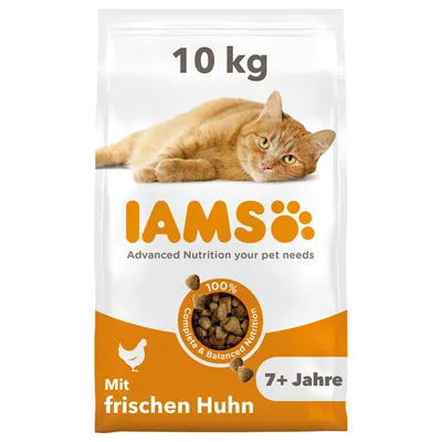 Pachet hrană pisici IAMS 10 kg, text vizibil: Advanced Nutrition your pet needs, 100% Complete & Balanced Nutrition, Mit frischen Huhn, 7+ Jahre. Imagine cu o pisică portocalie.