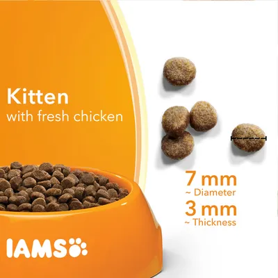 IAMS Kitten with fresh chicken, tørfoder i orange skål. Fire foderpiller vises med mål: diameter 7 mm, tykkelse 3 mm. Synlig tekst: Kitten with fresh chicken, IAMS.