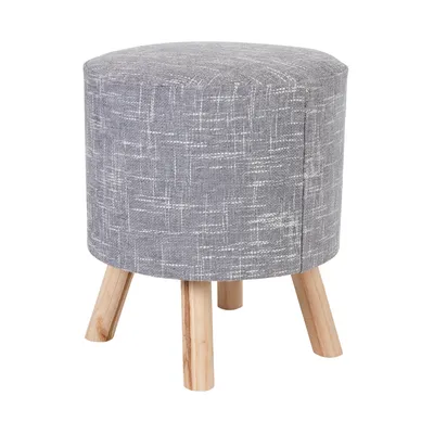 Runder grauer Hocker mit Holzbeinen und Stoffbezug in strukturierter Optik.