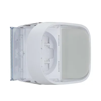 Weisses, modernes Futterautomat-Gehäuse mit transparentem Deckel und Innenraumansicht. Keine weiteren sichtbaren Details oder Markeninformationen.