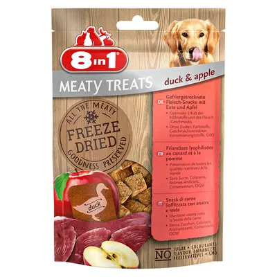 Συσκευασία 8in1 Meaty Treats freeze dried με πάπια & μήλο. Εμφανίζονται κομμάτια λιχουδιάς, εικόνες πάπιας και μήλου, κείμενο: NO sugar, colourants, flavour enhancers, preservatives, GMO.