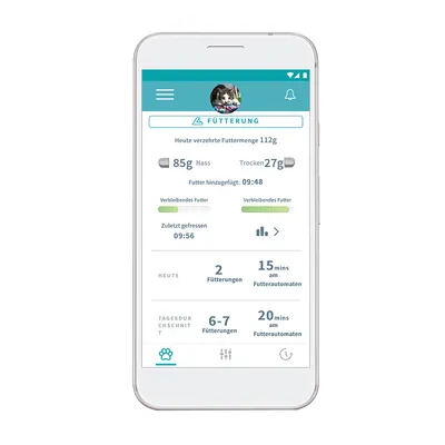 Smartphone-Anzeige einer Fütterungs-App: Verzehrte Menge 112g, davon 85g Nassfutter und 27g Trockenfutter. Heute 2 Fütterungen, Tagesdurchschnitt 6-7 Fütterungen.