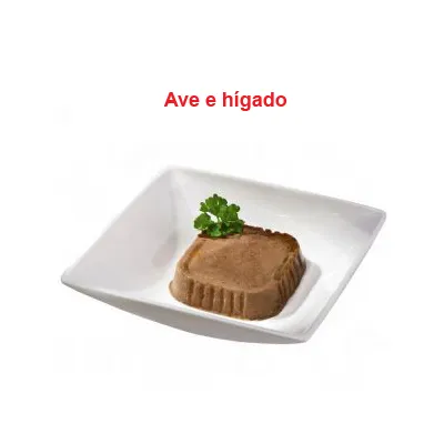 Comida húmeda en forma de paté servida en un plato blanco, decorada con una ramita de perejil. Texto visible: Ave e hígado.