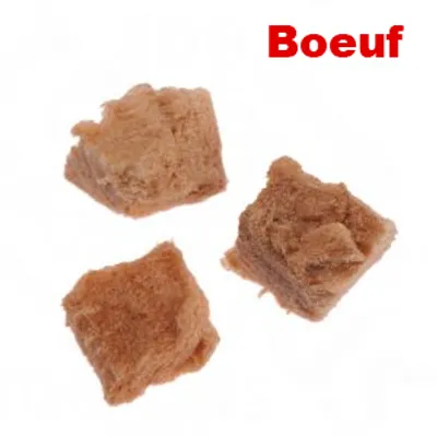 Trois morceaux de friandises pour animaux, couleur marron, avec le texte visible « Boeuf » en haut à droite.