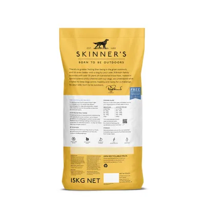 Back of Skinner's pet food bag showing feeding guide, storage instructions, recyclable pack information, and net weight of 15kg. Essential product details and usage guidance visible.