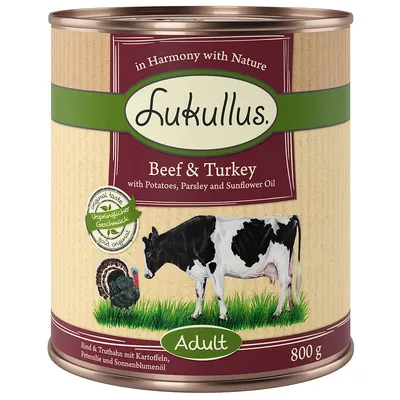 Lukullus Beef & Turkey med kartofler, persille og solsikkeolie. Adult. 800 g. Tekst på engelsk og tysk synlig på dåsen.