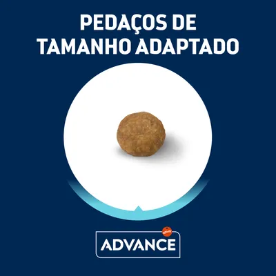 Pedaço de ração Advance com texto: 'Pedaços de tamanho adaptado'. Marca Advance visível na parte inferior da imagem.