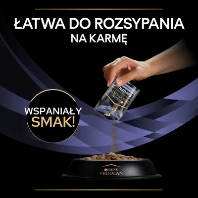 Ręka rozsypuje saszetkę Purina Pro Plan OptiDigest na karmę w misce. Tekst: Łatwa do rozsypania na karmę, Wspaniały smak!