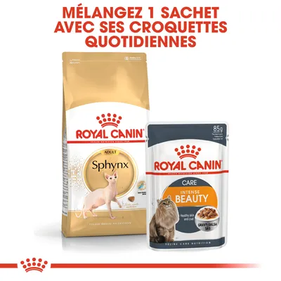 Mélangez 1 sachet avec ses croquettes quotidiennes. Paquet Royal Canin Sphynx Adult et sachet Royal Canin Intense Beauty Care 85 g visibles.