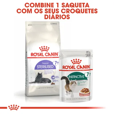 Royal Canin Regular Sterilised 7+ ração seca e Royal Canin Instinctive 7+ saqueta húmida para gatos. Texto: Combine 1 saqueta com os seus croquetes diários.