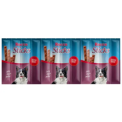Emballage de friandises pour chien Rocco Sticks, texte visible : With Beef, Soft & easy to portion, image de bâtonnets et d’un chien noir et blanc sur le paquet.