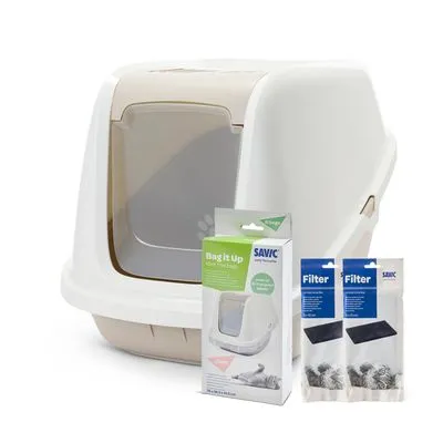 Savic kattenbak met klep, verpakking 'Bag it Up' kattenbakzakken en twee verpakkingen Savic Filter zichtbaar naast de bak.