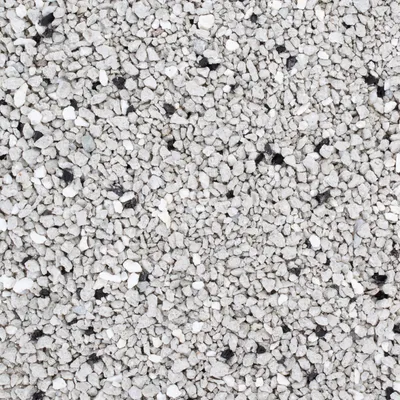 Harmaata, rakeista kissanhiekkaa, jossa näkyy mustia ja valkoisia kiviä. Materiaali: mineraali. Tuotekuva lähikuvana.