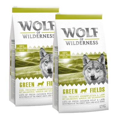 Wolf of Wilderness Green Fields -koiranruokapakkaus, 100 % grain-free recipe, paljon tuoretta kananlihaa ja lammasta, 12 kg, englanninkielinen teksti näkyvissä pakkauksessa.