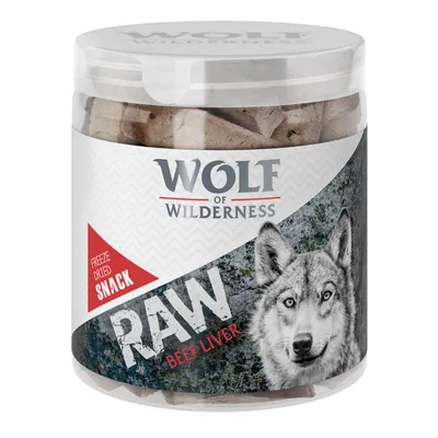 Wolf of Wilderness RAW Beef Liver, frysetørret snack. Tekst: Freeze Dried Snack. Billede af ulvehoved på emballagen. Gennemsigtig plastbøtte med synlige stykker indhold.