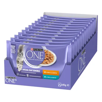 Boîte de 4 sachets Purina ONE Spécial Chat Sensible, 85 g chacun. Variétés : poulet aux carottes et thon aux carottes. Texte visible : haute digestibilité, absorption élevée des nutriments.