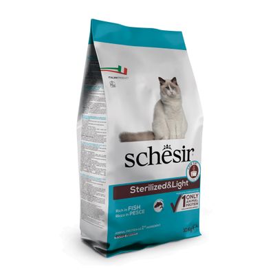 Schesir Sterilized & Light cat food, rich in fish, 1.5 kg, low fat, animal protein as first ingredient, easily digestible, Italian product.
