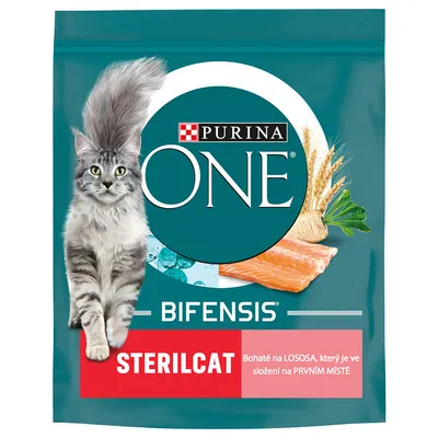 Purina ONE Bifensis Sterilcat, bohaté na lososa, který je ve složení na prvním místě. Obal s obrázkem kočky, lososa, obilí a bylin.