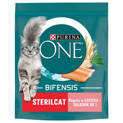 Purina ONE Bifensis Sterilcat, bogata w łososia – składnik nr 1. Opakowanie z wizerunkiem kota, łososia, zboża i natki pietruszki.