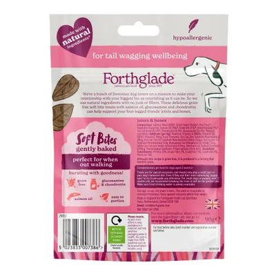 Forthglade Soft Bites gently baked treats with salmon oil, glucosamine and chondroitin. Grain free, hypoallergenic, easy to portion, perfect for when out walking. 90g pack.