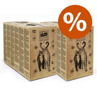 GranataPet DeliCATessen Katzenfutter, Verpackung mit zwei Katzenmotiv, Hinweis auf natürliche Zutaten und ohne Getreide. Rabatt-Symbol in Orange sichtbar.