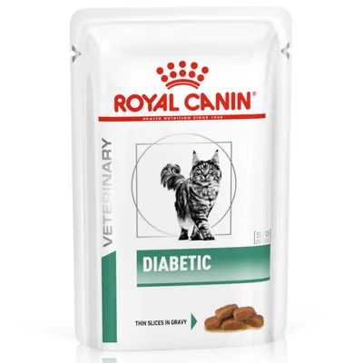 Royal Canin Veterinary Diabetic храна за котки, тънки парчета в сос. Опаковката показва котка и изображение на продукта.