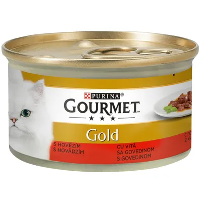 Purina Gourmet Gold puszka z wołowiną, przedstawienie białego kota i podanego mięsa na talerzu.
