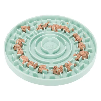 Trixie foderlabyrint av plast i mintgrönt, fylld med våtfoder. Främjar långsam ätning genom hinder.