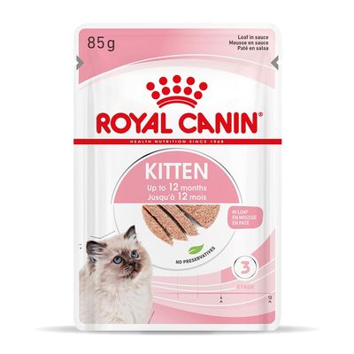 Sachet 85 g Royal Canin Kitten, jusqu’à 12 mois, pâtée en mousse, sans conservateurs, texte en anglais et français, photo d’un chaton, numéro 3 stage visible sur l’emballage.