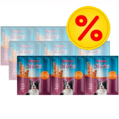 Multipack Rocco Sticks hundgodis med synlig rabattmärkning (%-symbol). Förpackningar visar texten 'Rocco Sticks' och 'With Poultry'. Bild på hund på varje förpackning.