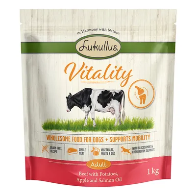 Lukullus Vitality Adult, 1 kg, bœuf avec pommes de terre, pomme et huile de saumon. Texte anglais : Wholesome food for dogs, supports mobility, grain-free recipe, single meat. Lukullus Vitality Adult, 1 kg, bœuf avec pommes de terre, pomme et huile de saumon. Texte anglais : Wholesome food for dogs, supports mobility, grain-free recipe, single meat.