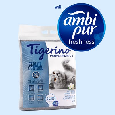 Arena aglomerante para gatos Tigerino Performance Zeolite Control, 12 kg, con fragancia de jazmín blanco y frescor Ambi Pur. Texto visible: Febreze freshness, control de olores y bacterias.